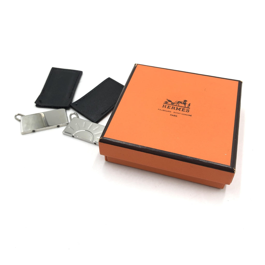 Parure Pendentif Demi-Soleil Hermès en Métal Argenté