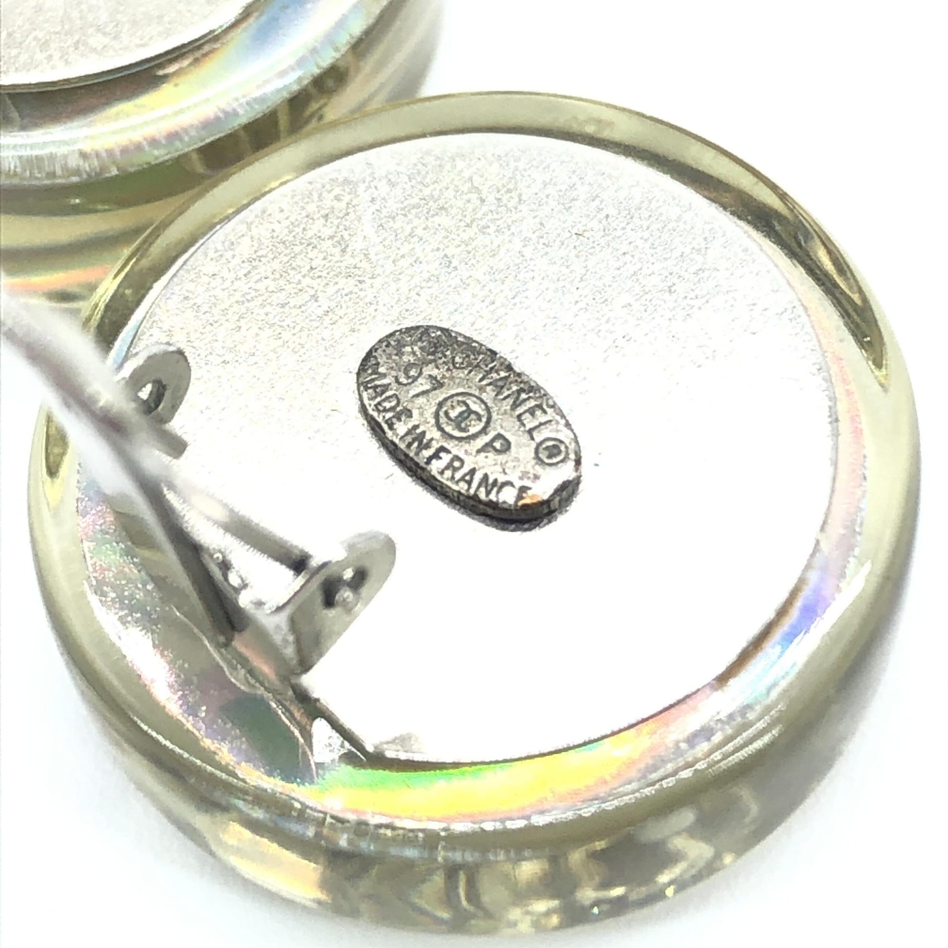 Boucles d'oreilles clip Chanel Vintage logo holographique