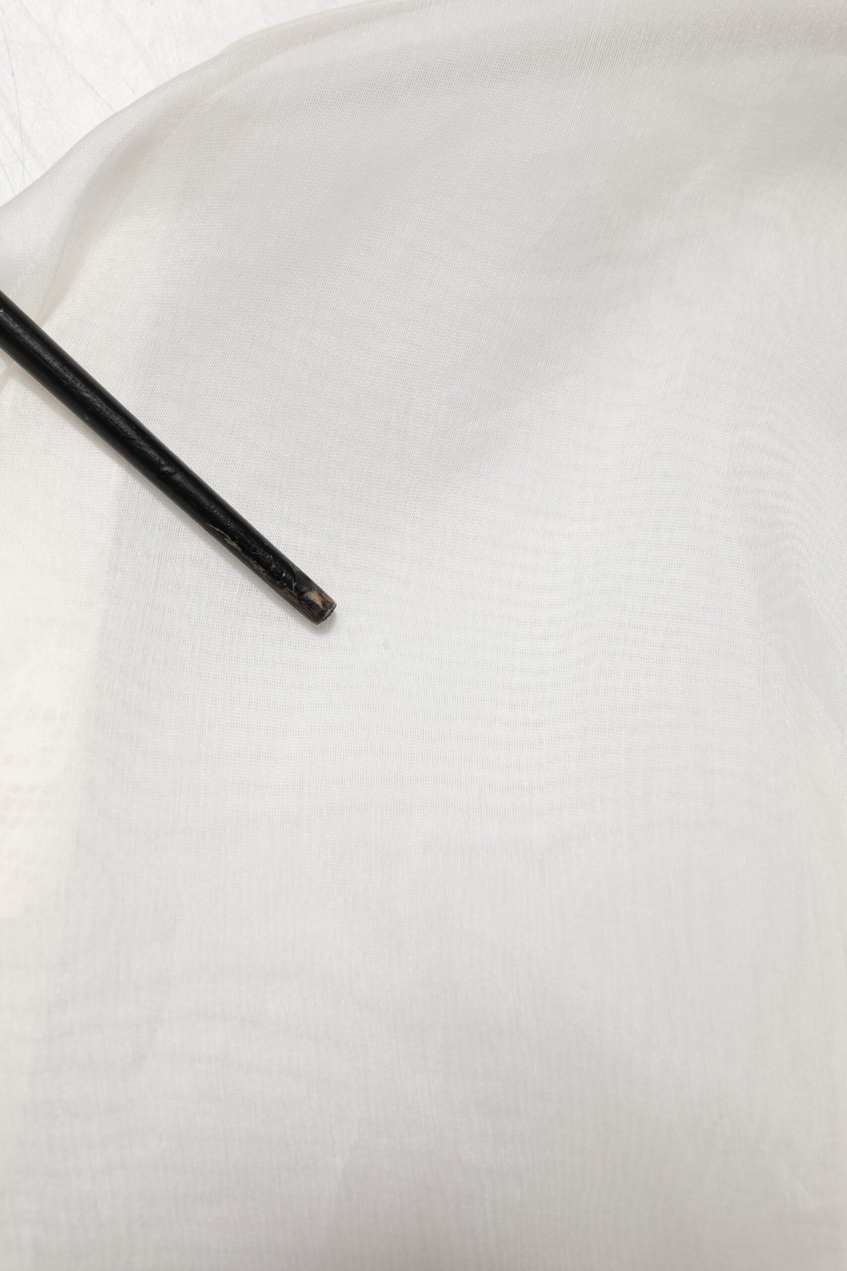 Chemisier en soie blanche transparente Dolce & Gabbana avec nœud en dentelle