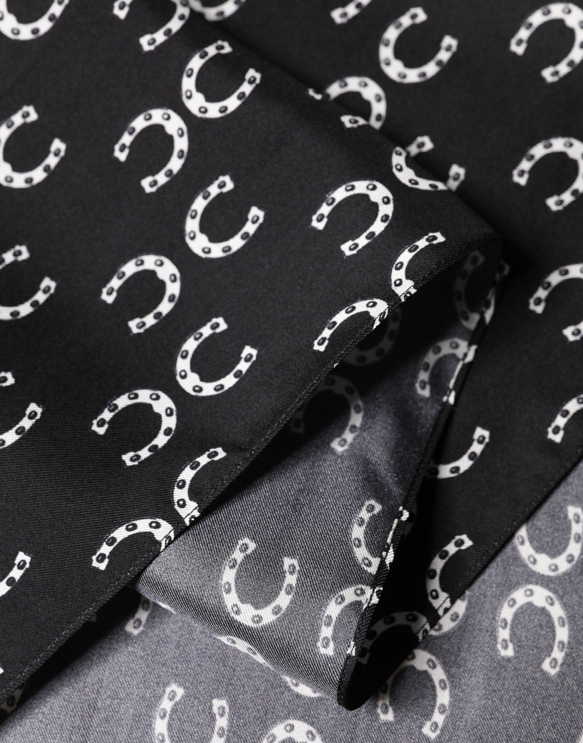 Foulard de cou en soie noir fer à cheval Dolce & Gabbana 136cm x 23cm Écharpe homme