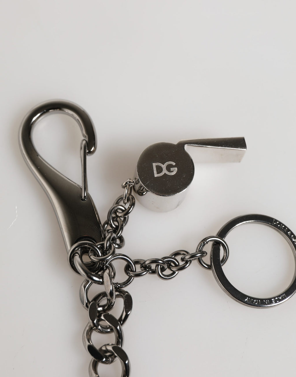 Porte-clés Dolce & Gabbana en métal argenté avec logo DG et strass
