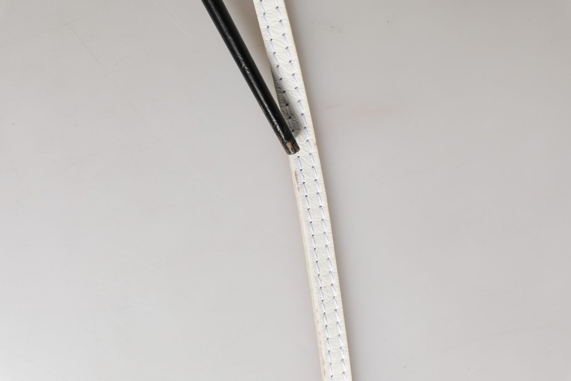 Ceinture Ermanno Scervino en cuir blanc avec boucle ardillon en métal doré