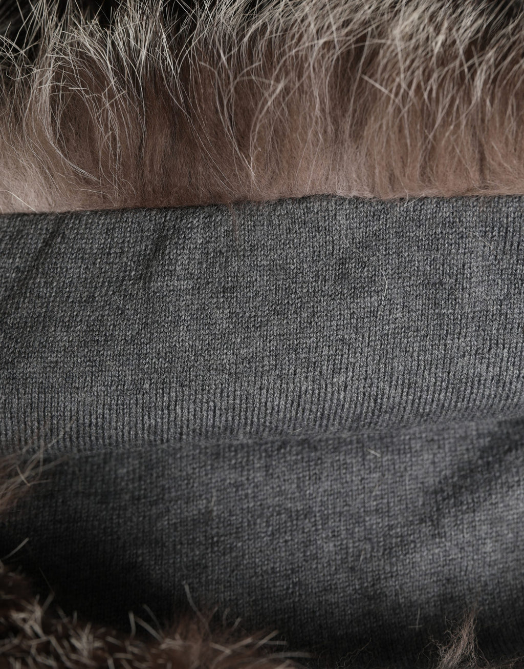 Chapeau casquette Dolce & Gabbana en fausse fourrure brune, enveloppant toute la tête