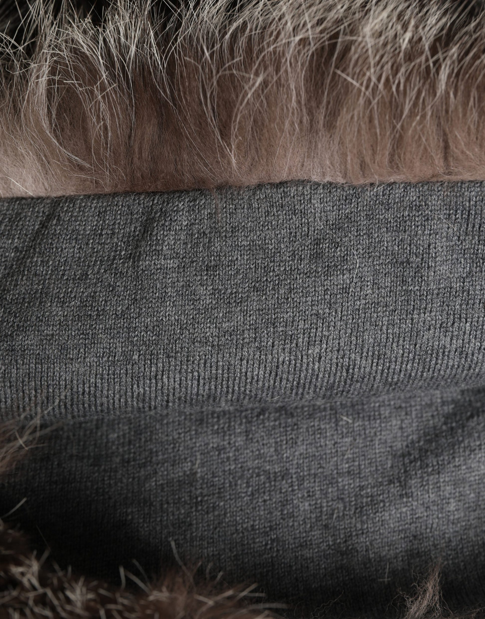 Chapeau casquette Dolce & Gabbana en fausse fourrure brune, enveloppant toute la tête