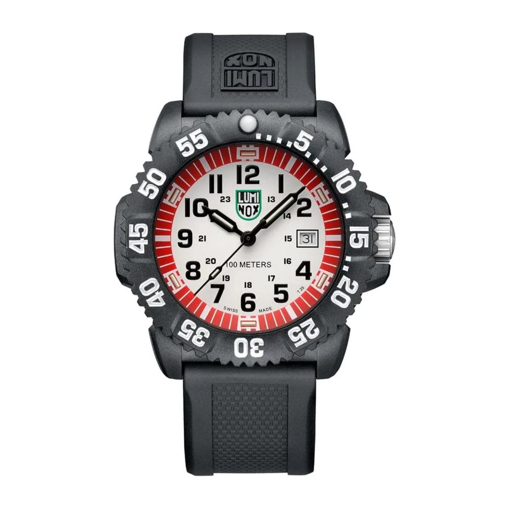 Montre de sport en résine noire Luminox