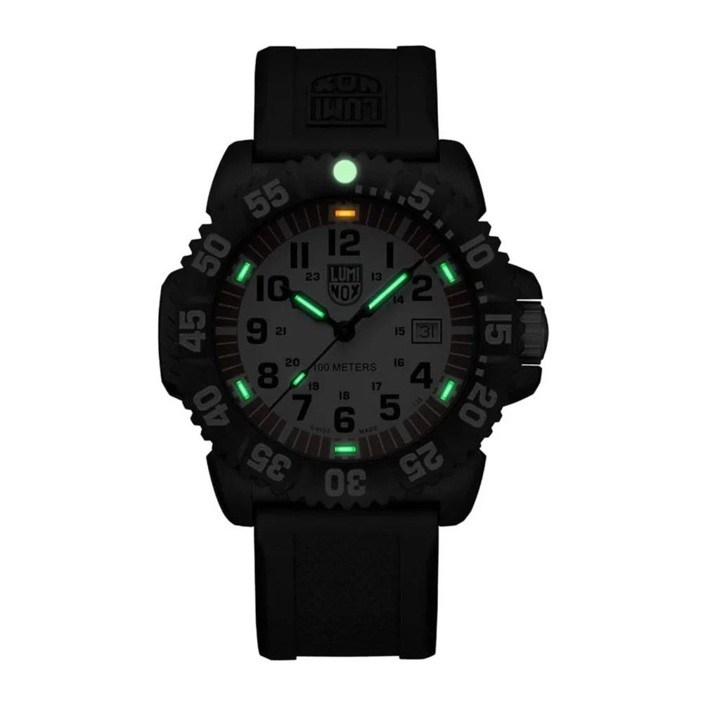 Montre de sport en résine noire Luminox