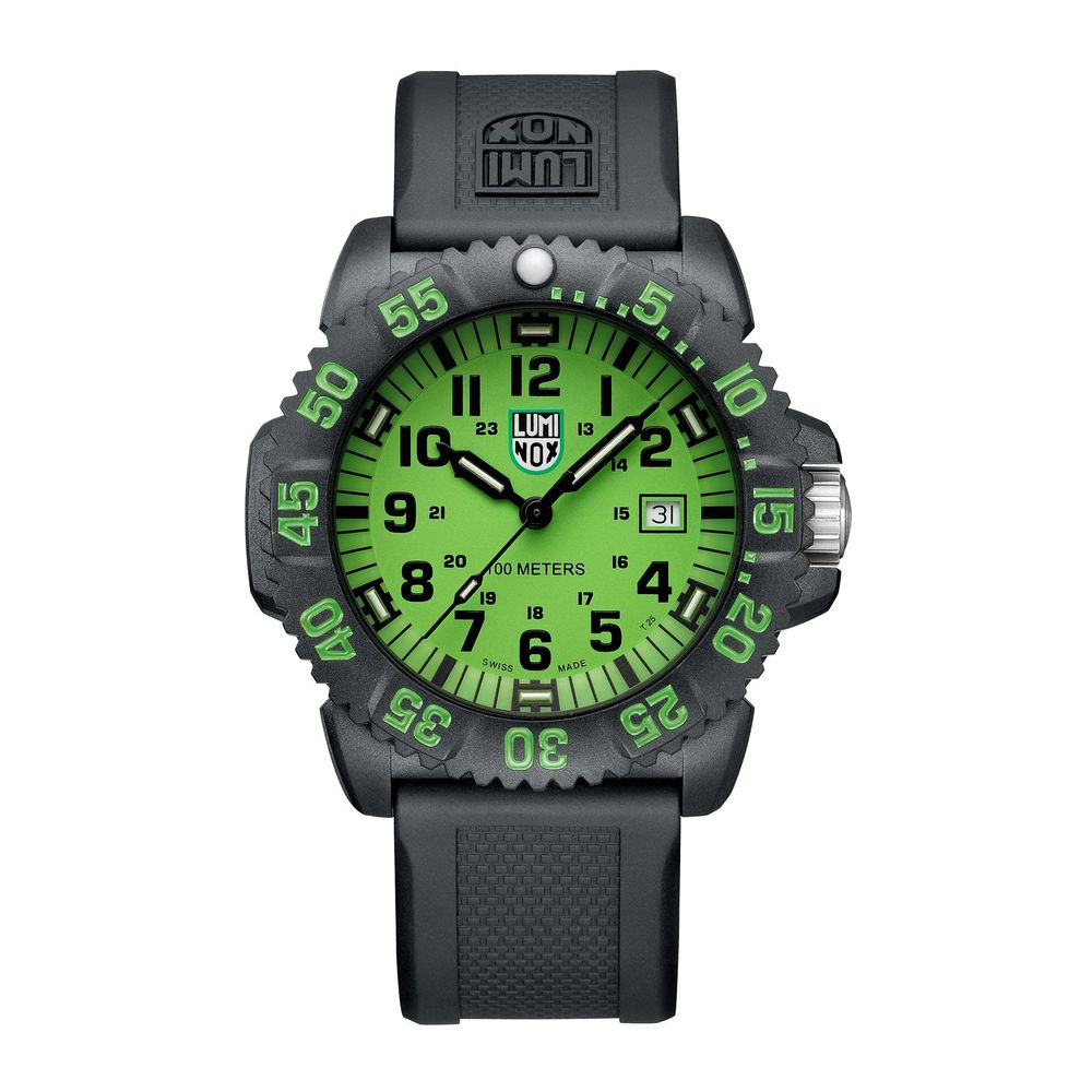 Montre de sport en résine noire Luminox