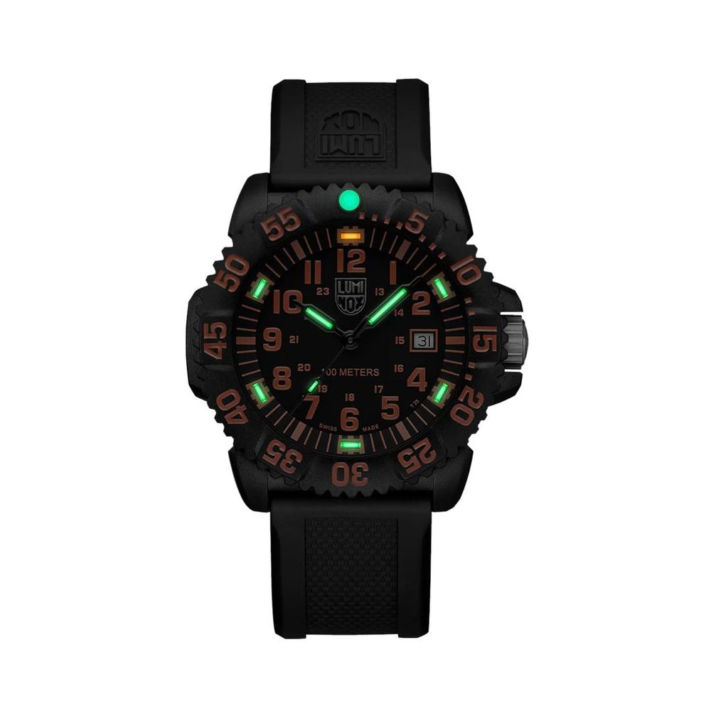 Montre de sport en résine noire Luminox