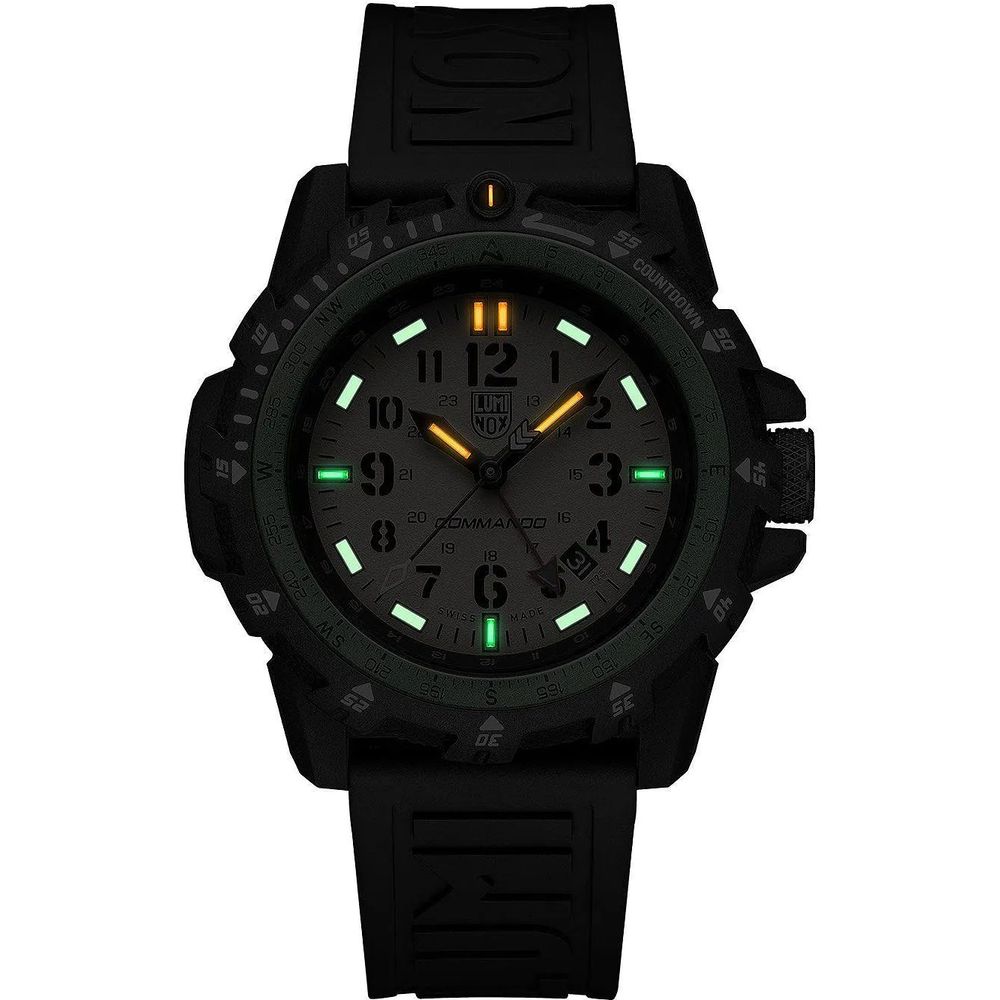 Montre de sport en résine noire Luminox