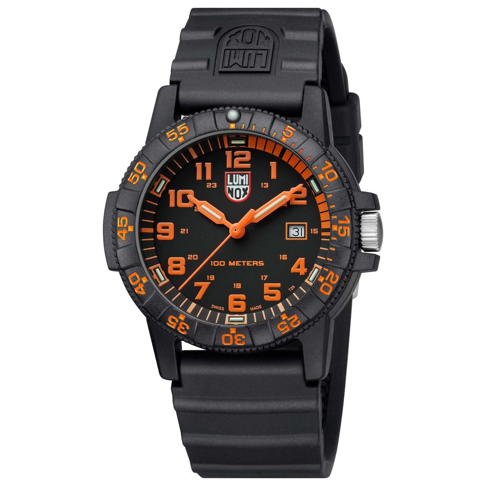 Montre de sport en résine noire Luminox