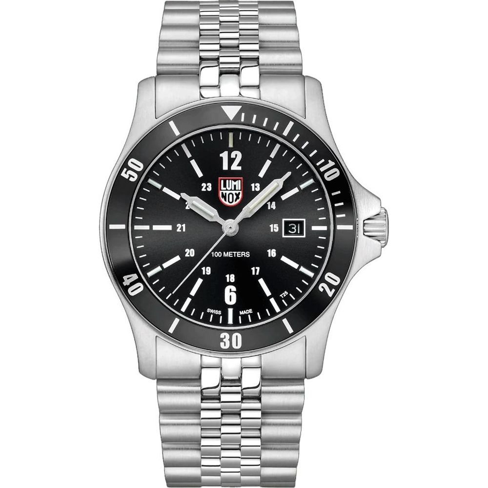 Montre de sport Luminox en acier inoxydable gris