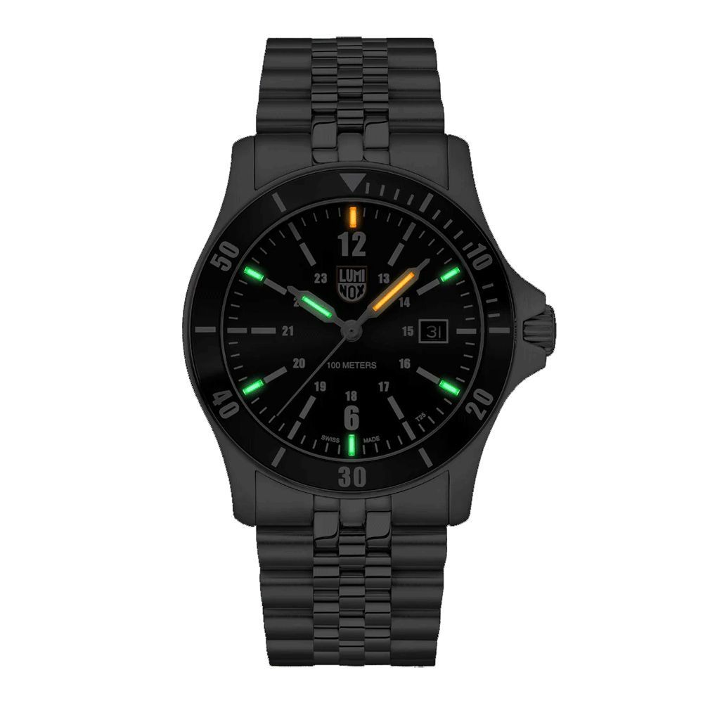 Montre de sport Luminox en acier inoxydable gris