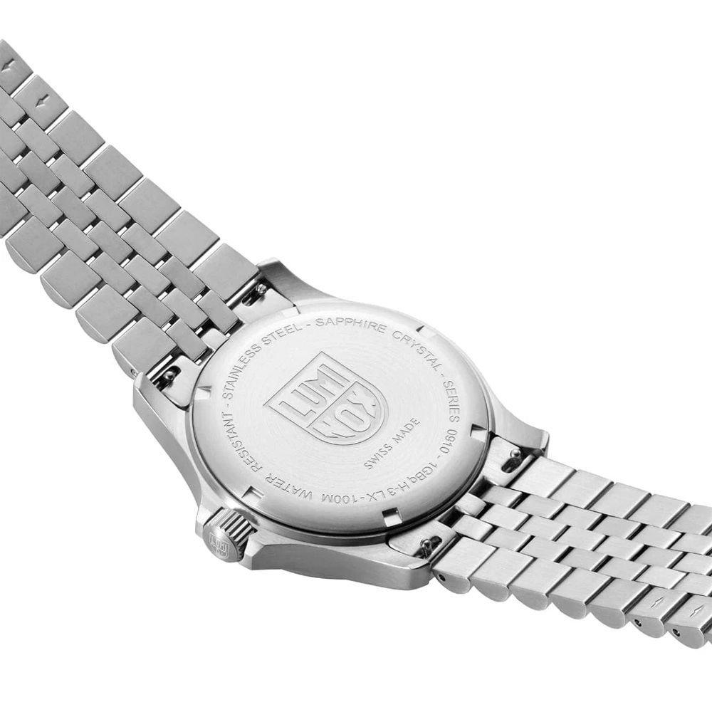Montre de sport Luminox en acier inoxydable gris