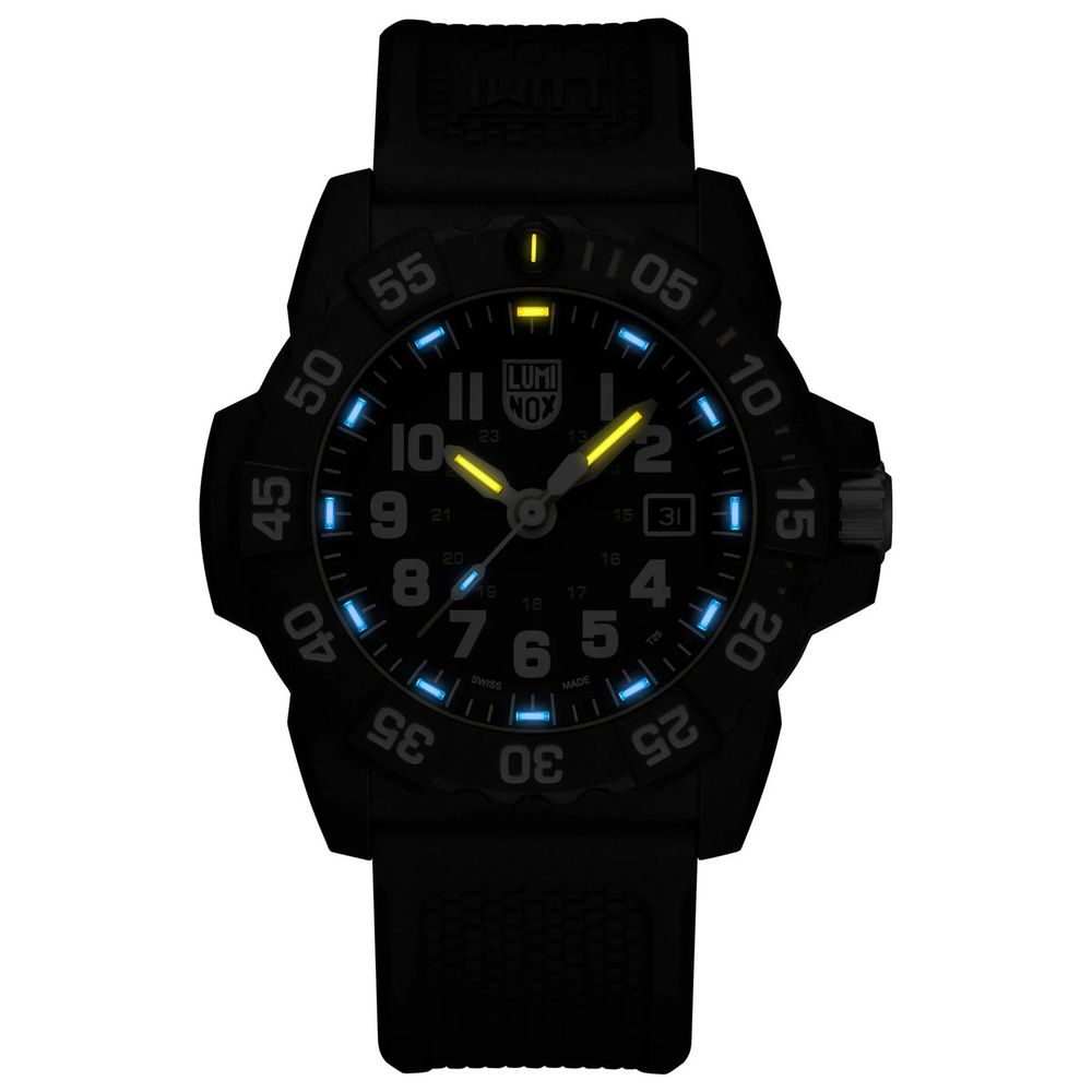 Montre de sport Luminox en caoutchouc noir