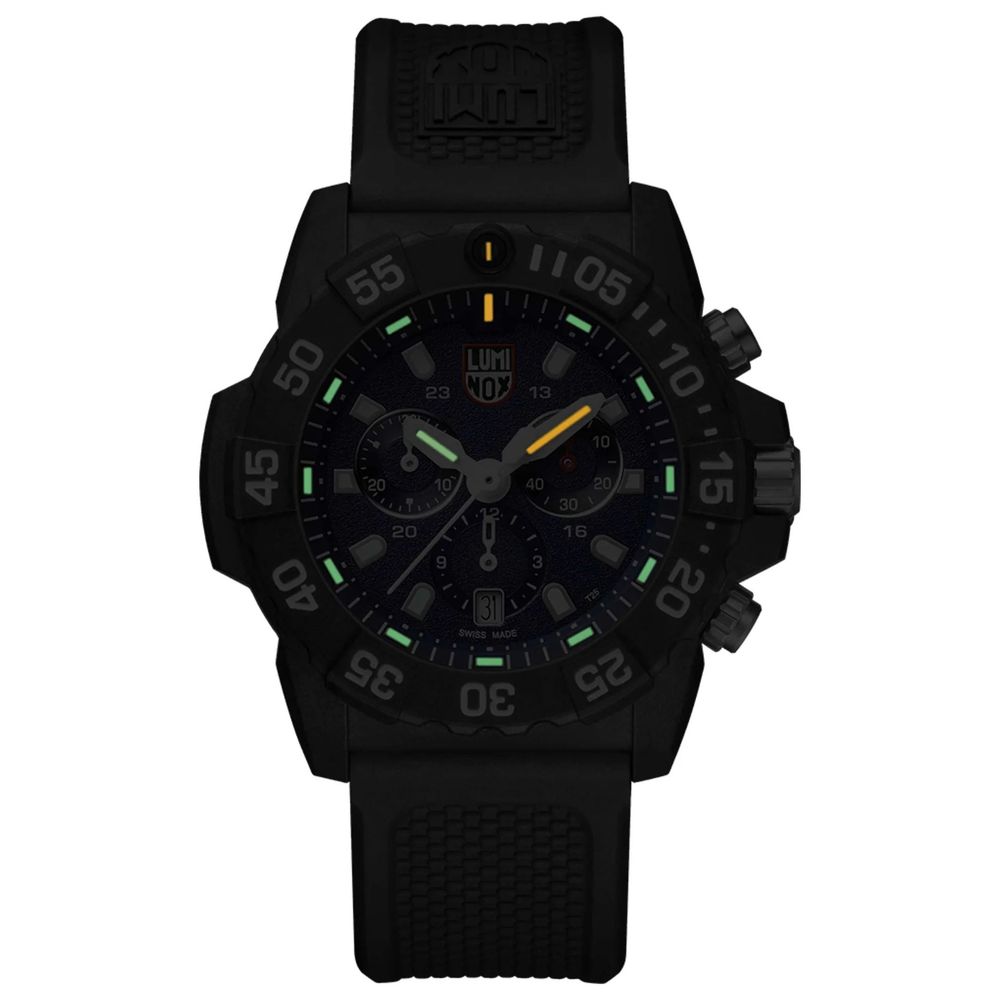 Montre de sport Luminox en caoutchouc noir