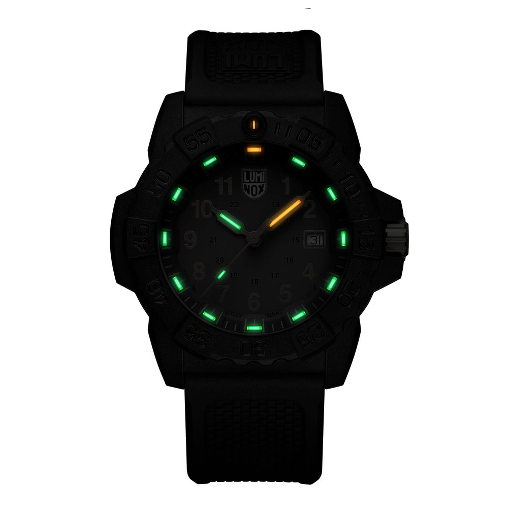 Montre de sport Luminox en caoutchouc noir