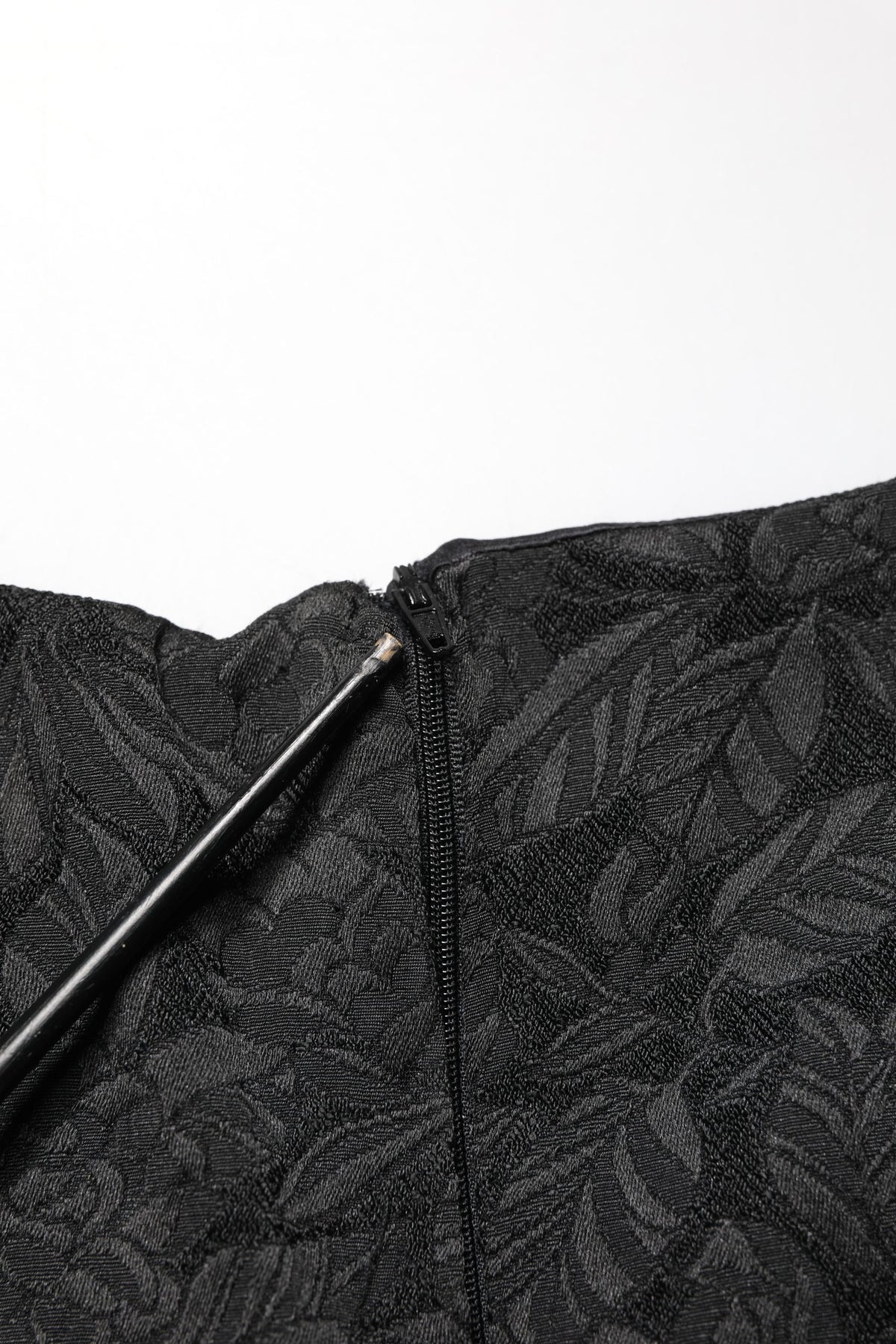 Robe fourreau mi-longue en brocart floral noir Dolce & Gabbana