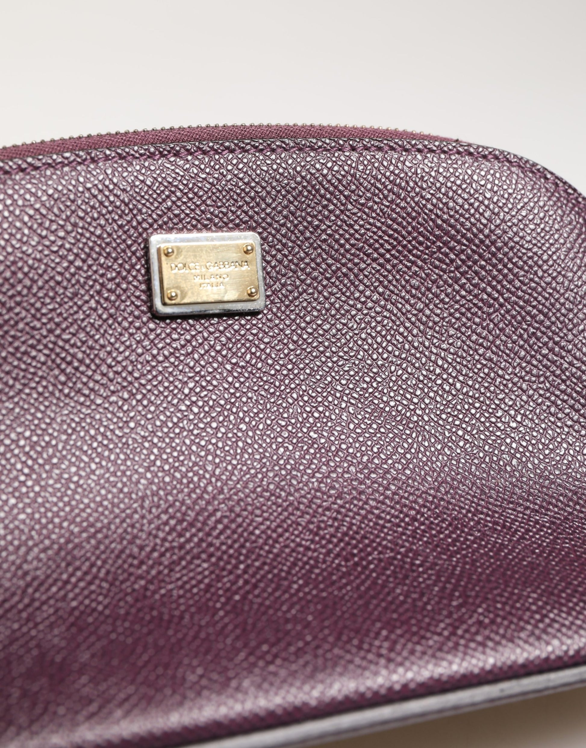 Dolce & Gabbana Portefeuille en cuir violet foncé avec logo DG et fermeture éclair