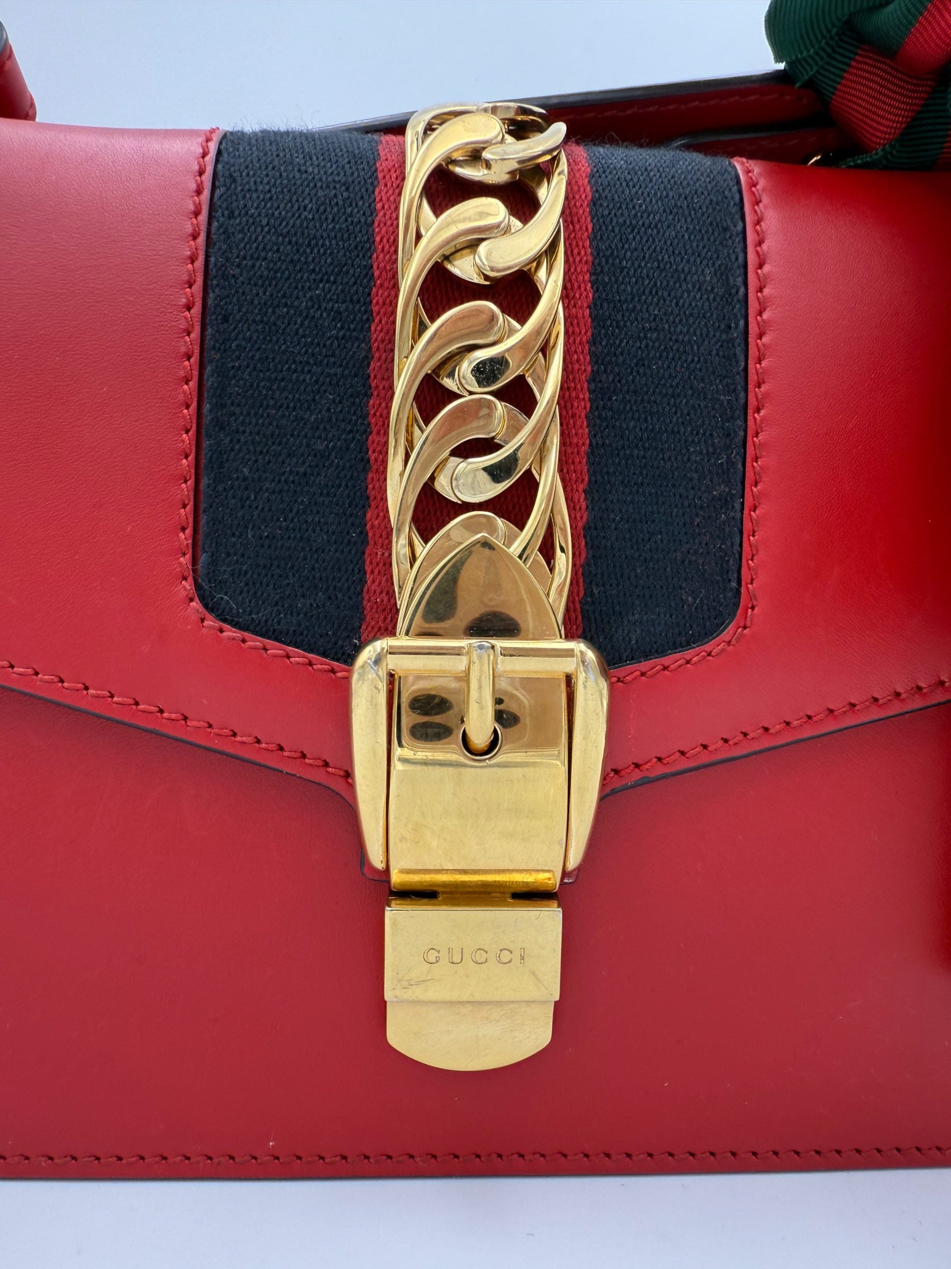 Sac à main rouge GUCCI SYLVIE de Gucci