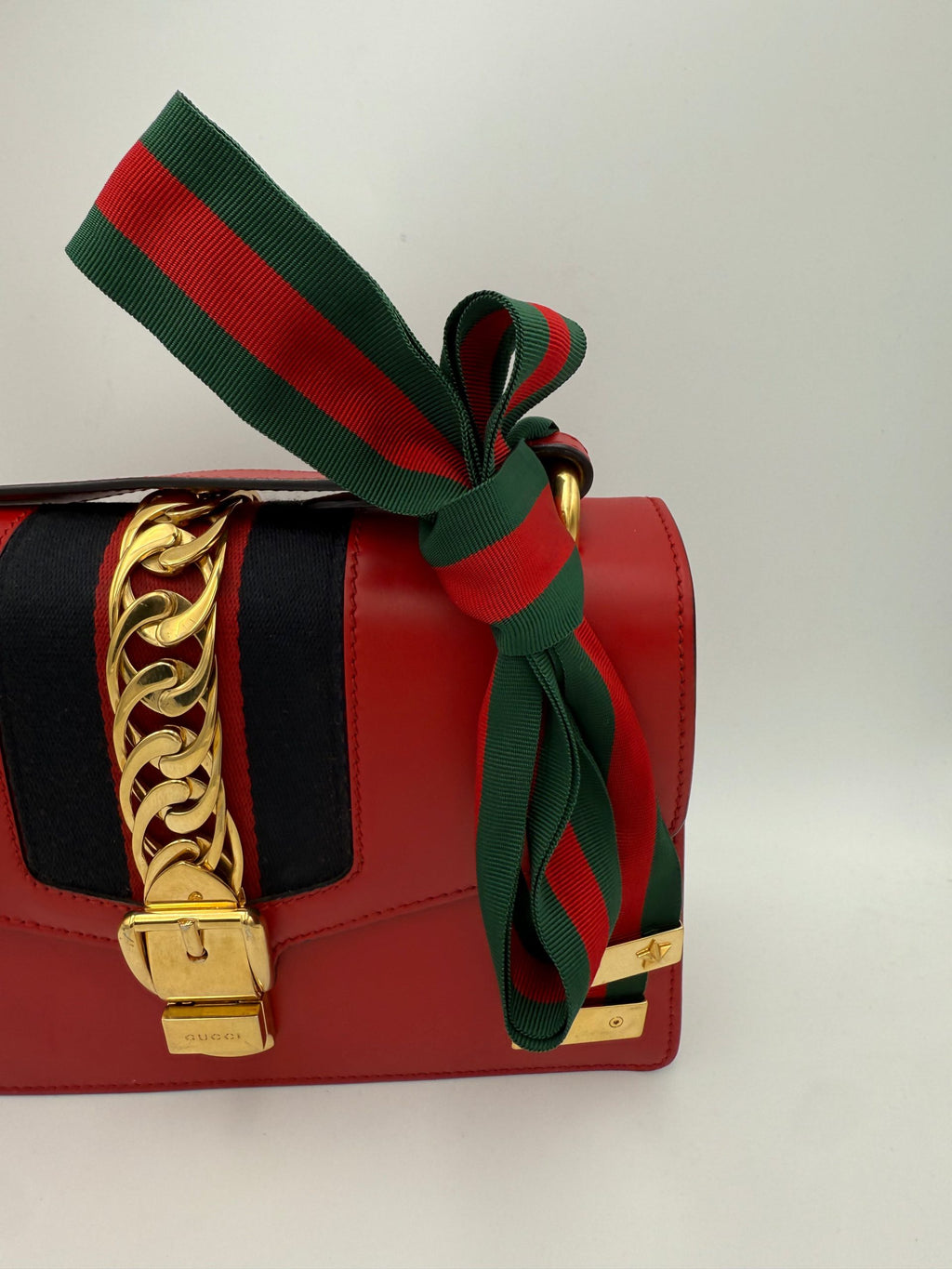 Sac à main rouge GUCCI SYLVIE de Gucci