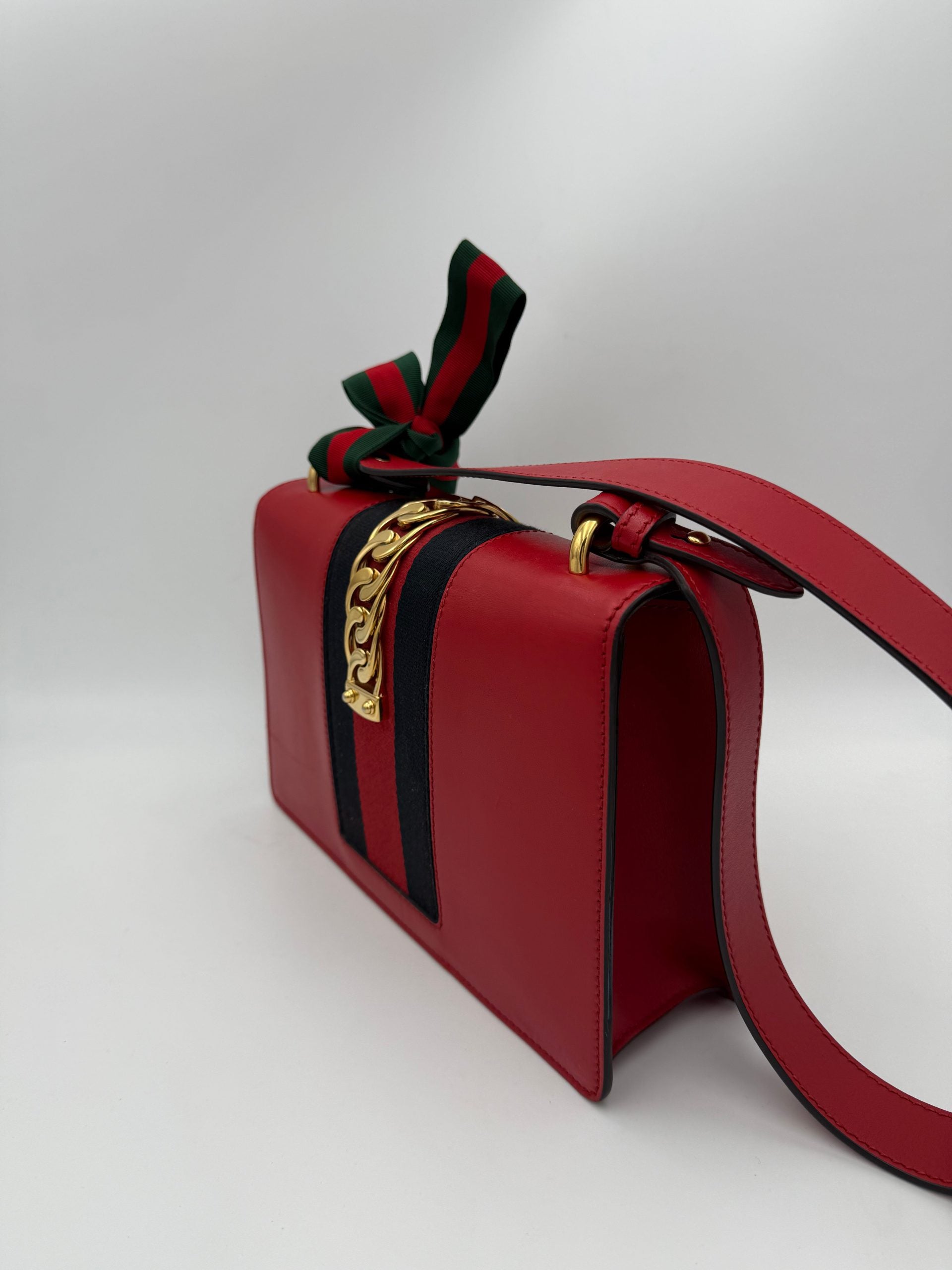 Sac à main rouge GUCCI SYLVIE de Gucci