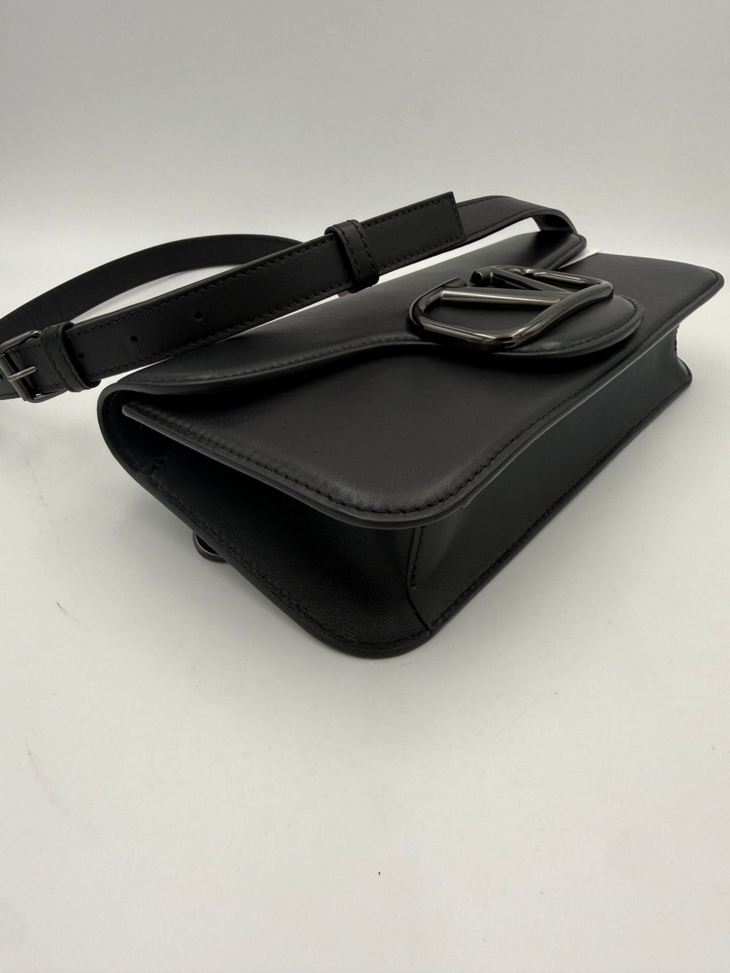 Valentino Garavani Black Handbag Unisex additional view