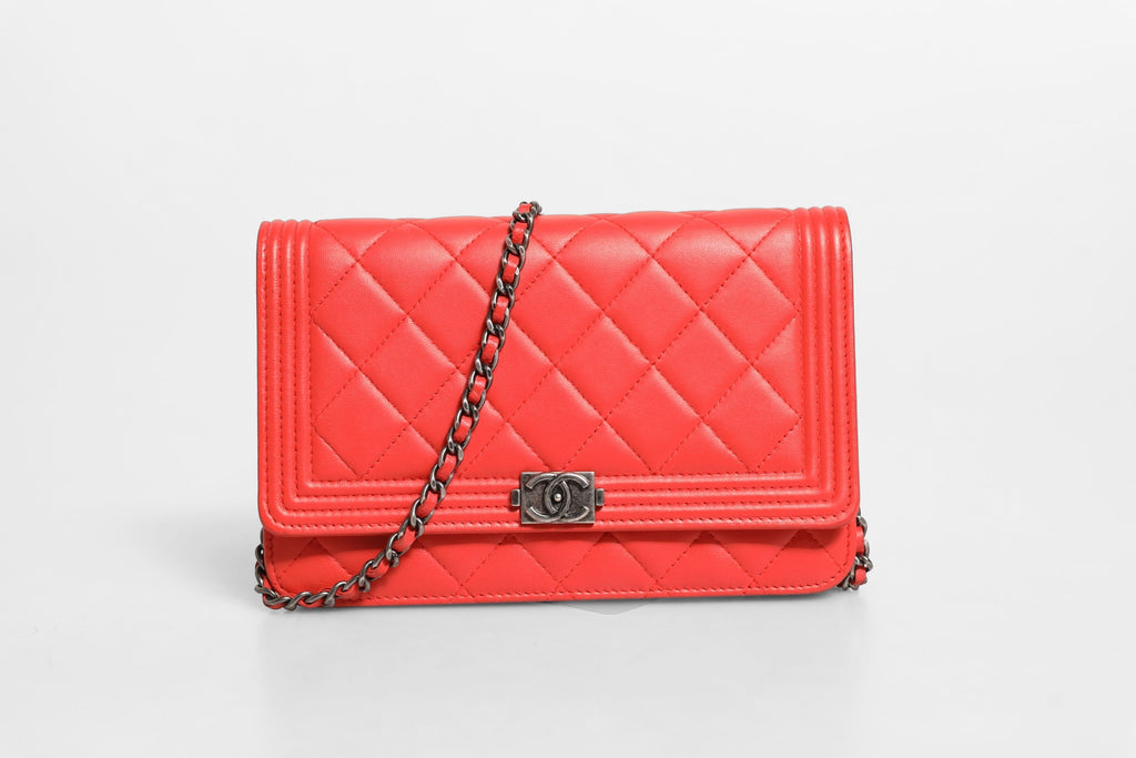Portefeuille Chanel Boy chaîne en agneau rouge