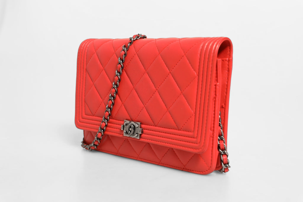 Portefeuille Chanel Boy chaîne en agneau rouge