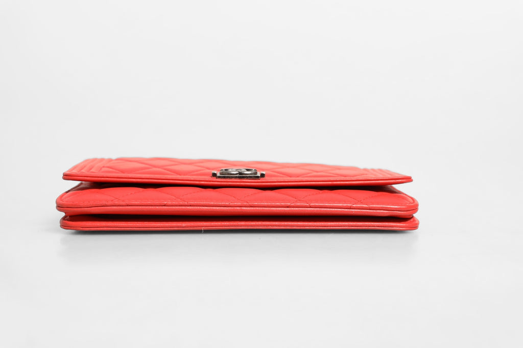 Portefeuille Chanel Boy chaîne en agneau rouge