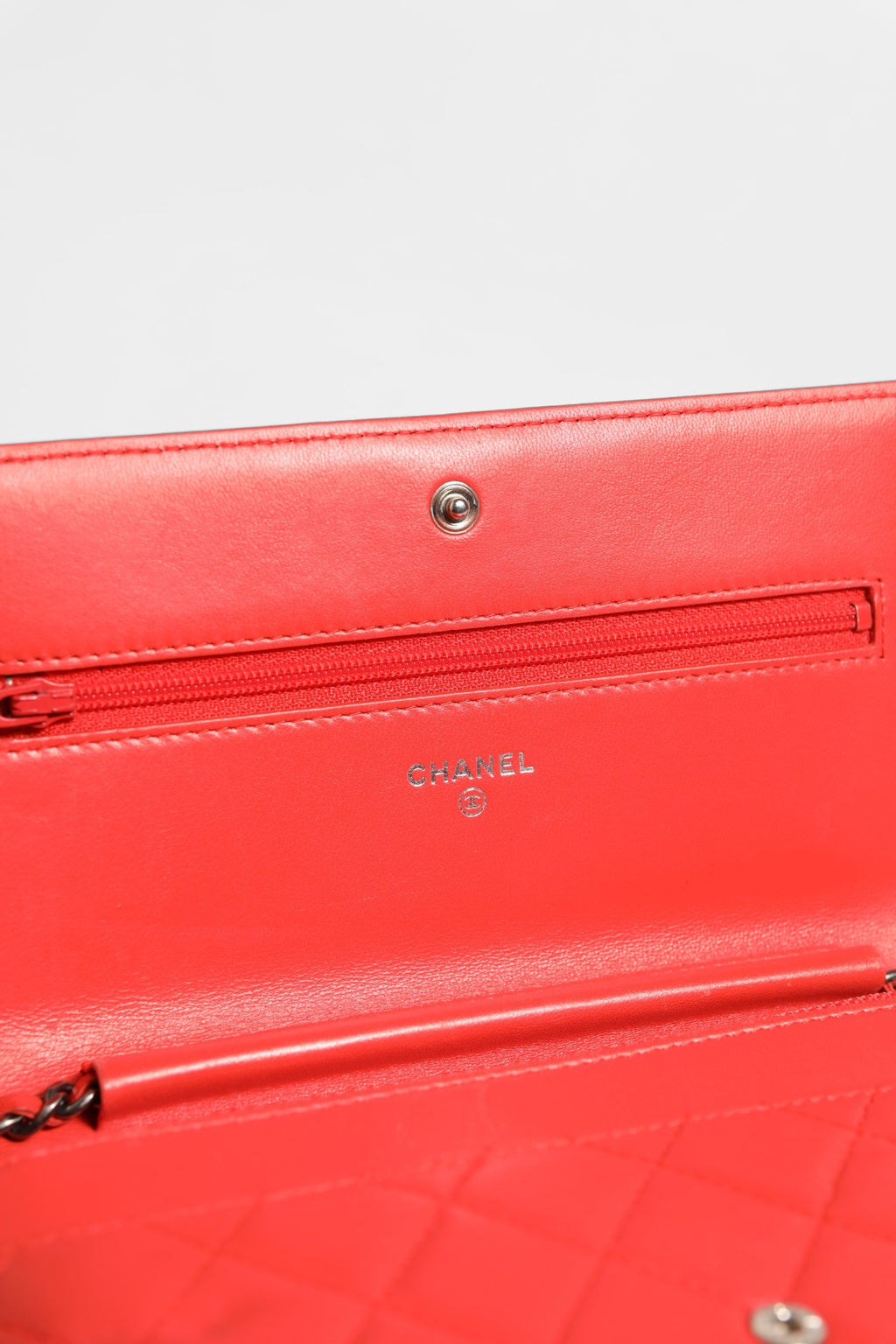 Portefeuille Chanel Boy chaîne en agneau rouge