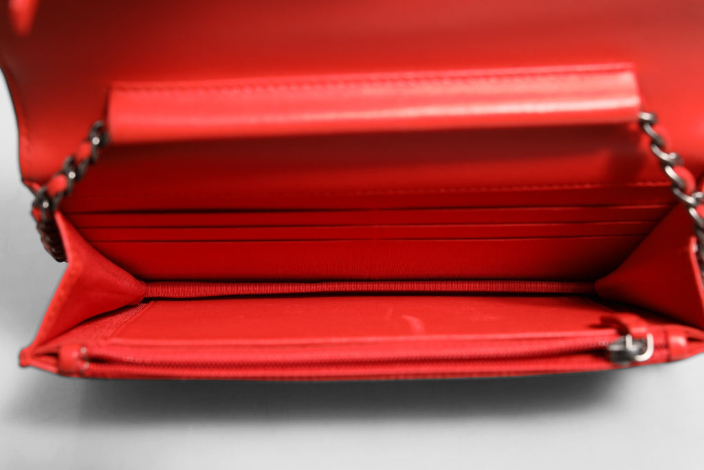 Portefeuille Chanel Boy chaîne en agneau rouge