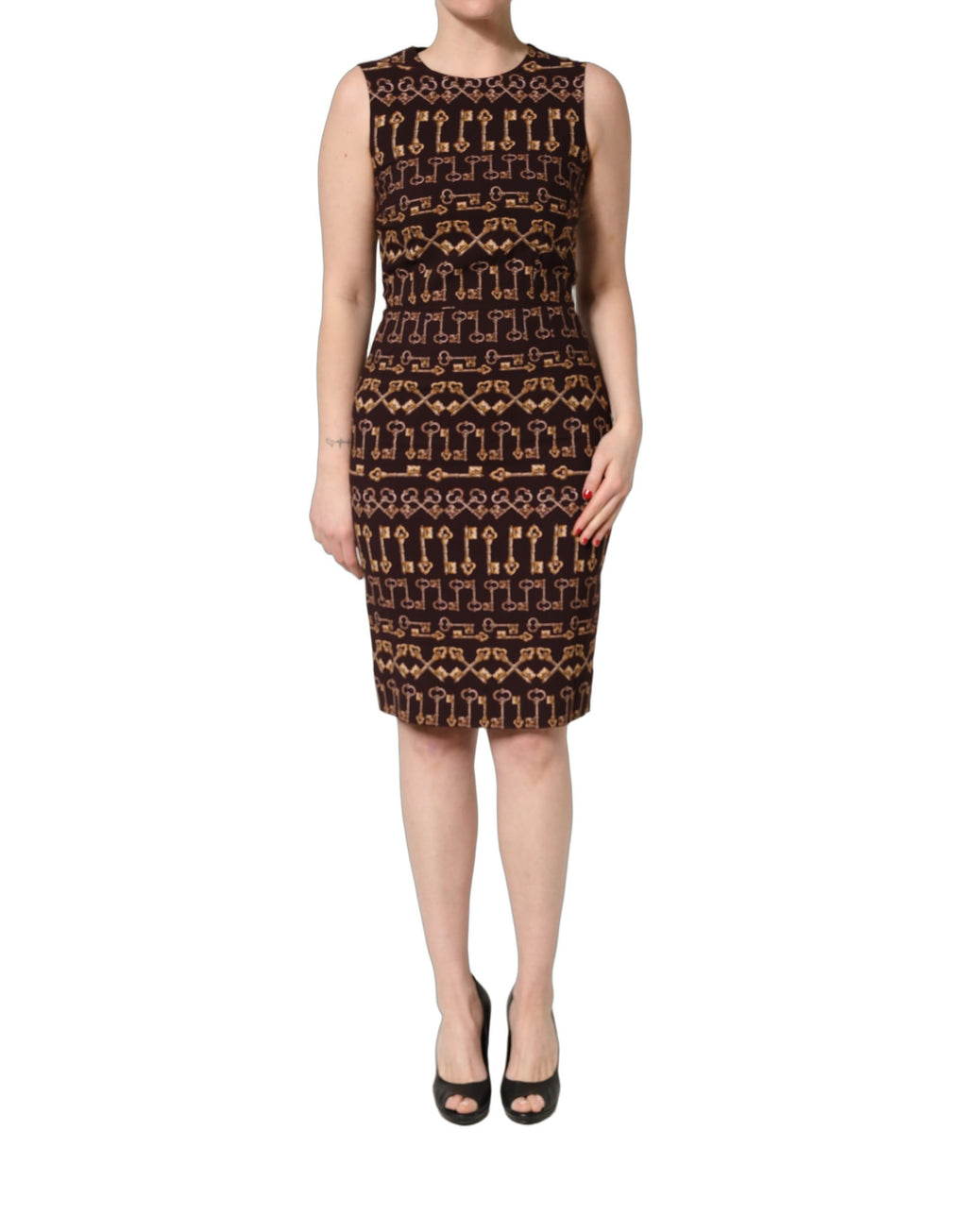 Robe fourreau Dolce & Gabbana marron avec imprimé clés, ajustée et longueur genou