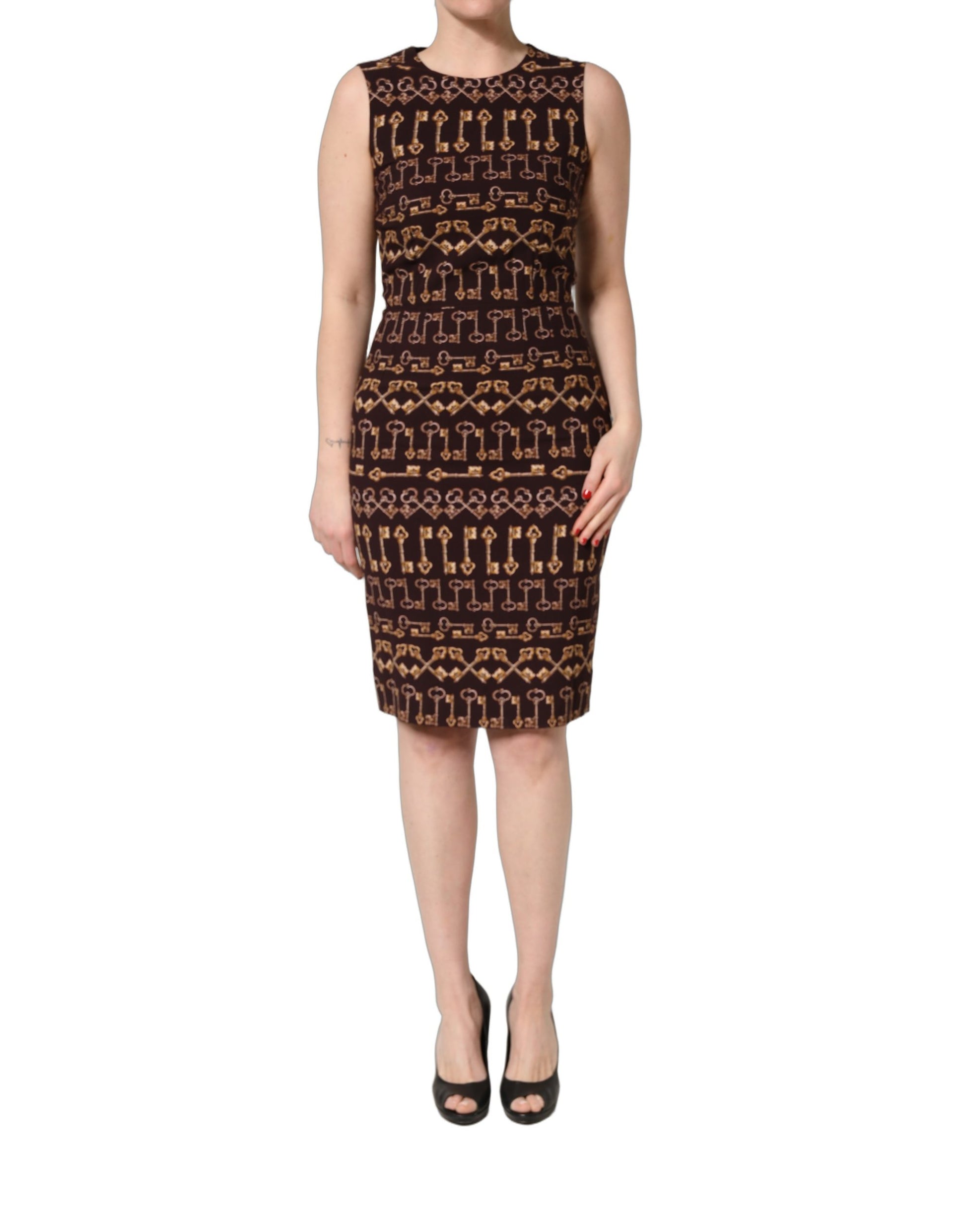 Robe fourreau Dolce & Gabbana marron avec imprimé clés, ajustée et longueur genou