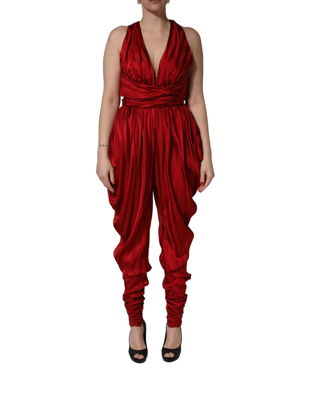 Robe-pantalon Dolce & Gabbana rouge drapée à col V plongeant et dos nu