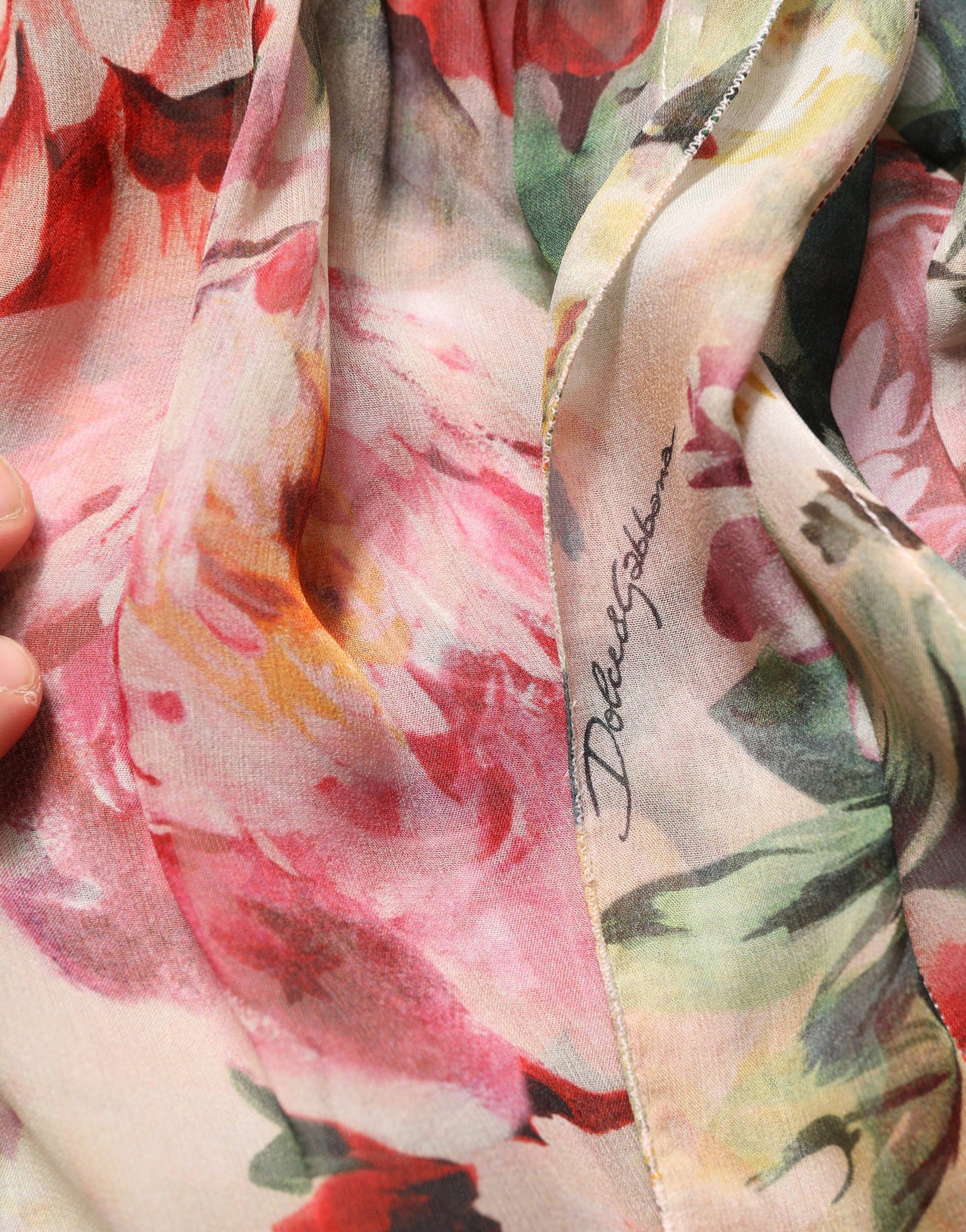 Chemisier en mousseline de soie à fleurs multicolores avec lavallière Dolce & Gabbana