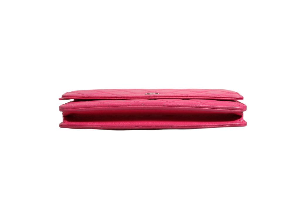 Chanel portefeuille chaîne WOC en agneau matelassé rose, finitions argentées