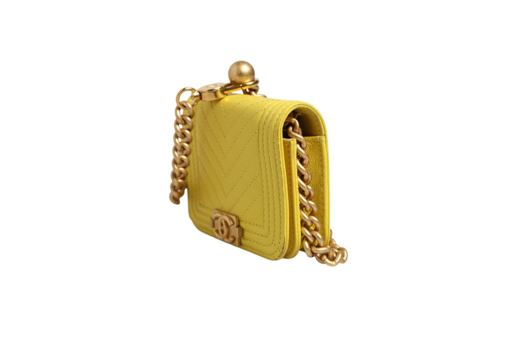 Sac bandoulière Chanel en cuir jaune