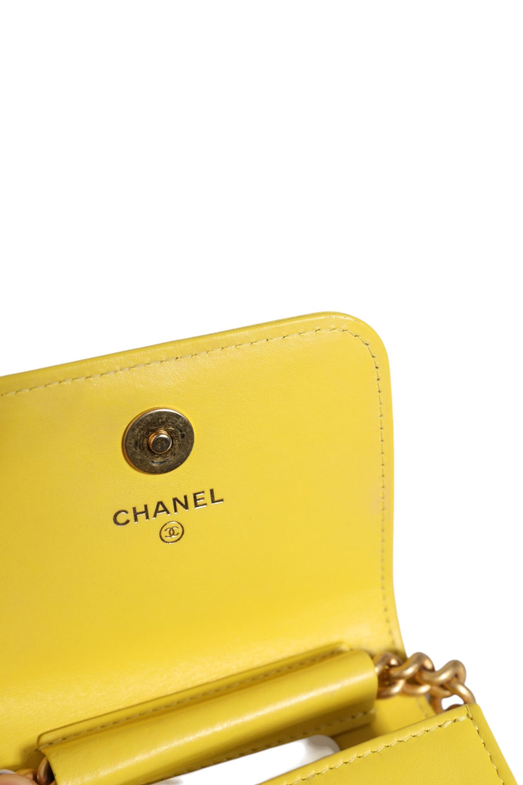 Sac bandoulière Chanel en cuir jaune