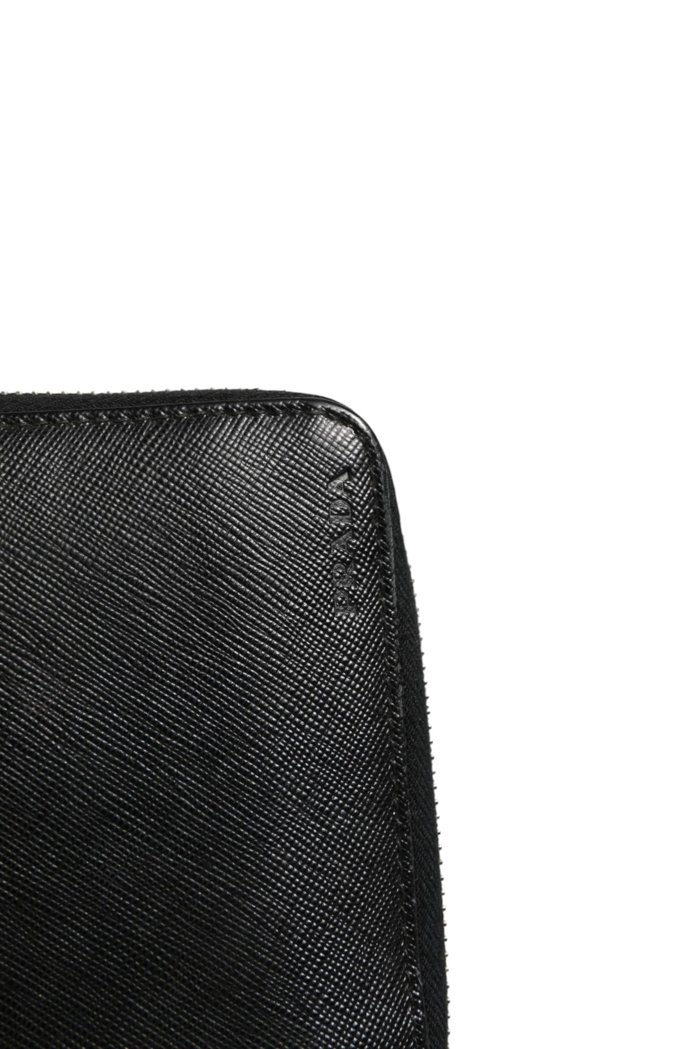 Portefeuille de voyage zippé Prada en cuir Saffiano Baltico