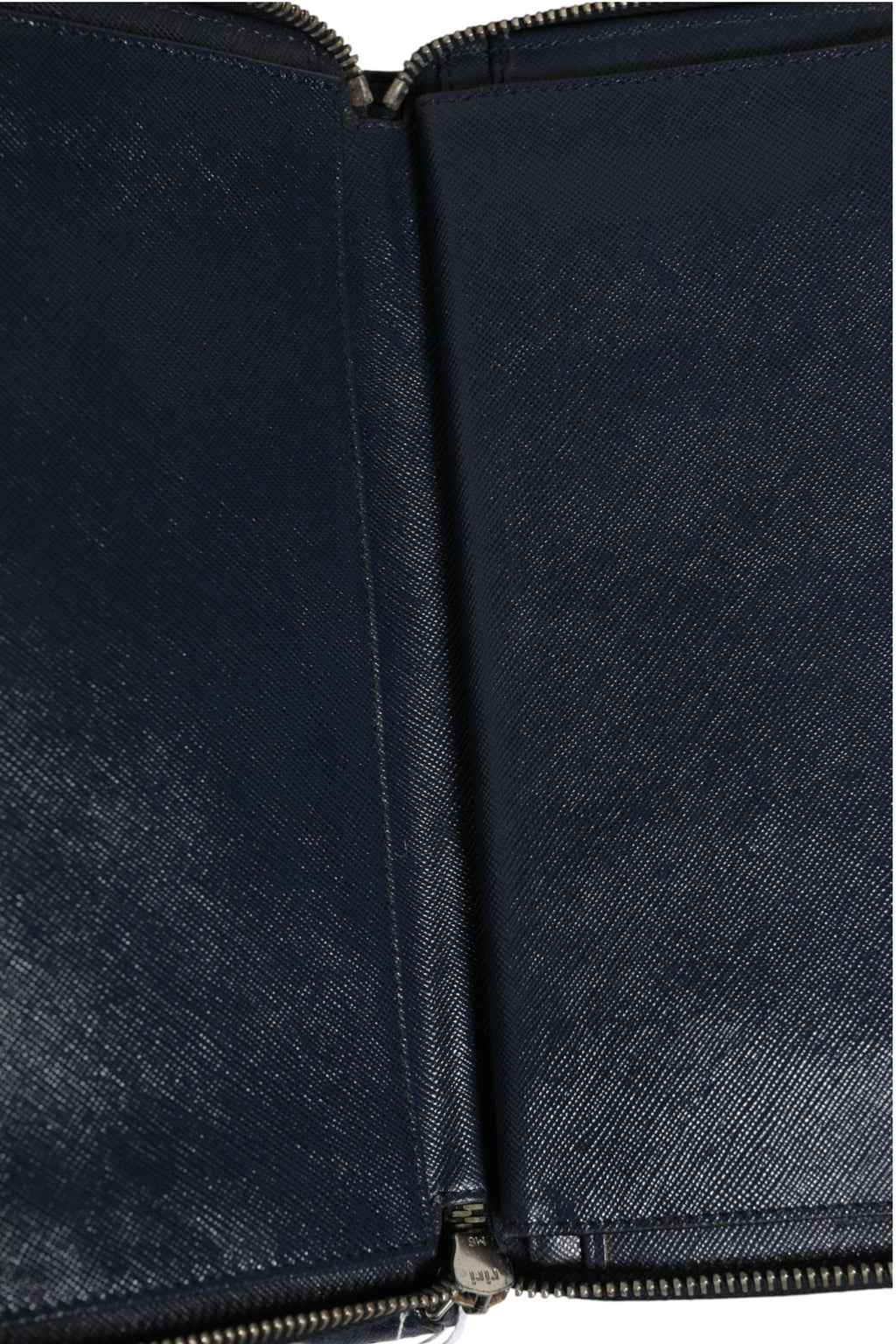 Portefeuille zippé Prada Navy Oliver en cuir gaufré