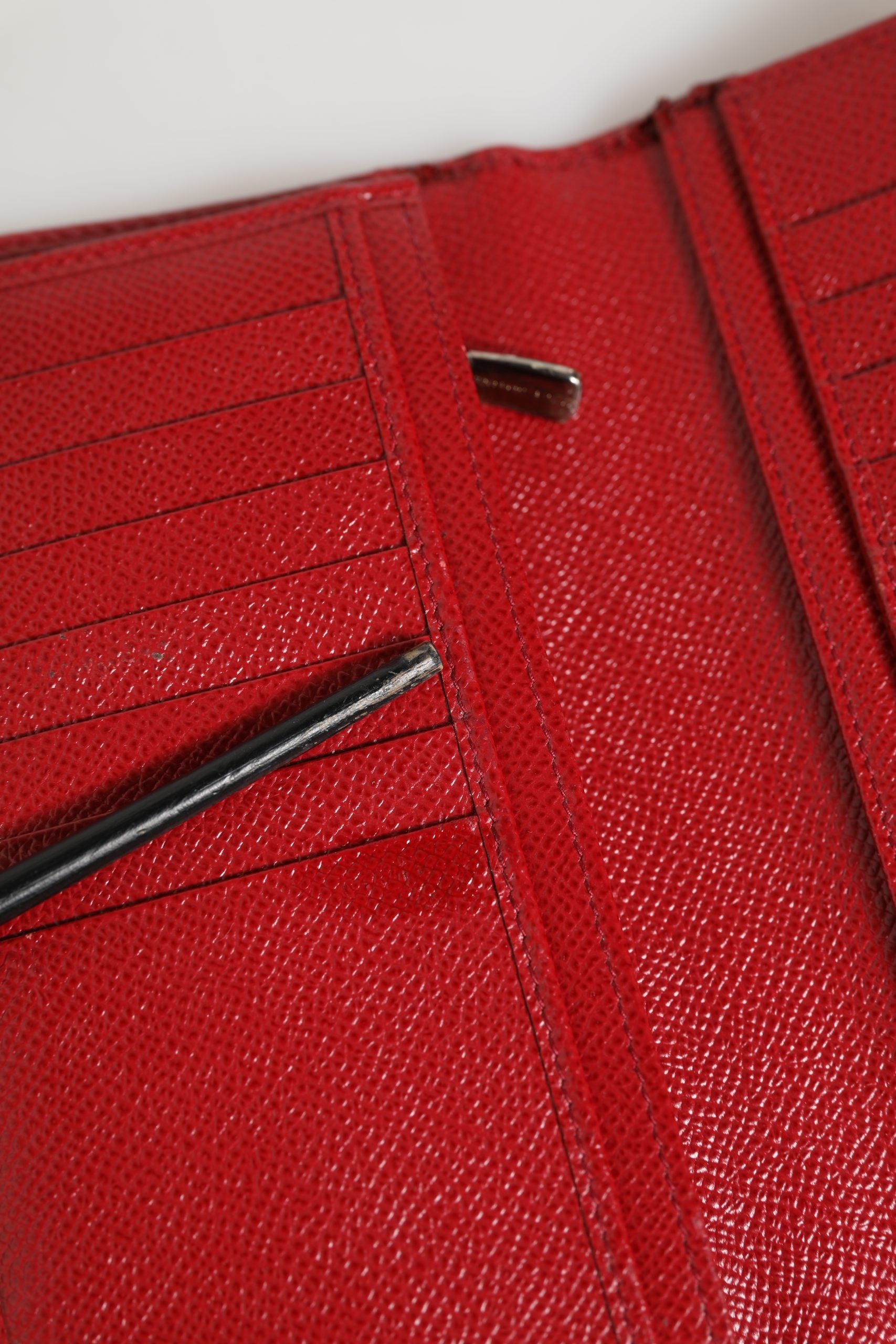 Porte-cartes Dolce & Gabbana en cuir Dauphine rouge avec compartiments pour cartes, portefeuille à deux volets