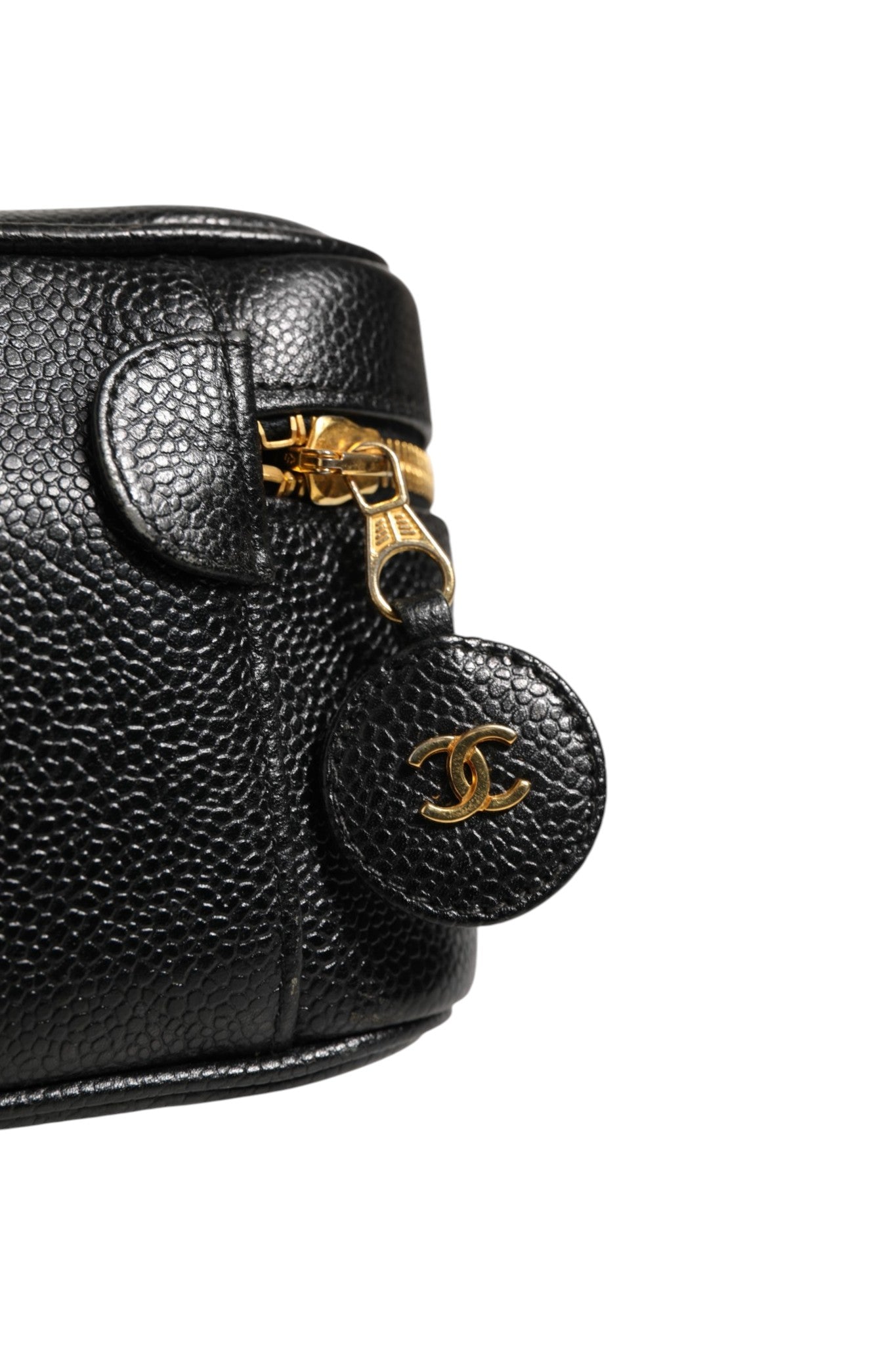 Trousse à maquillage Chanel noire et dorée
