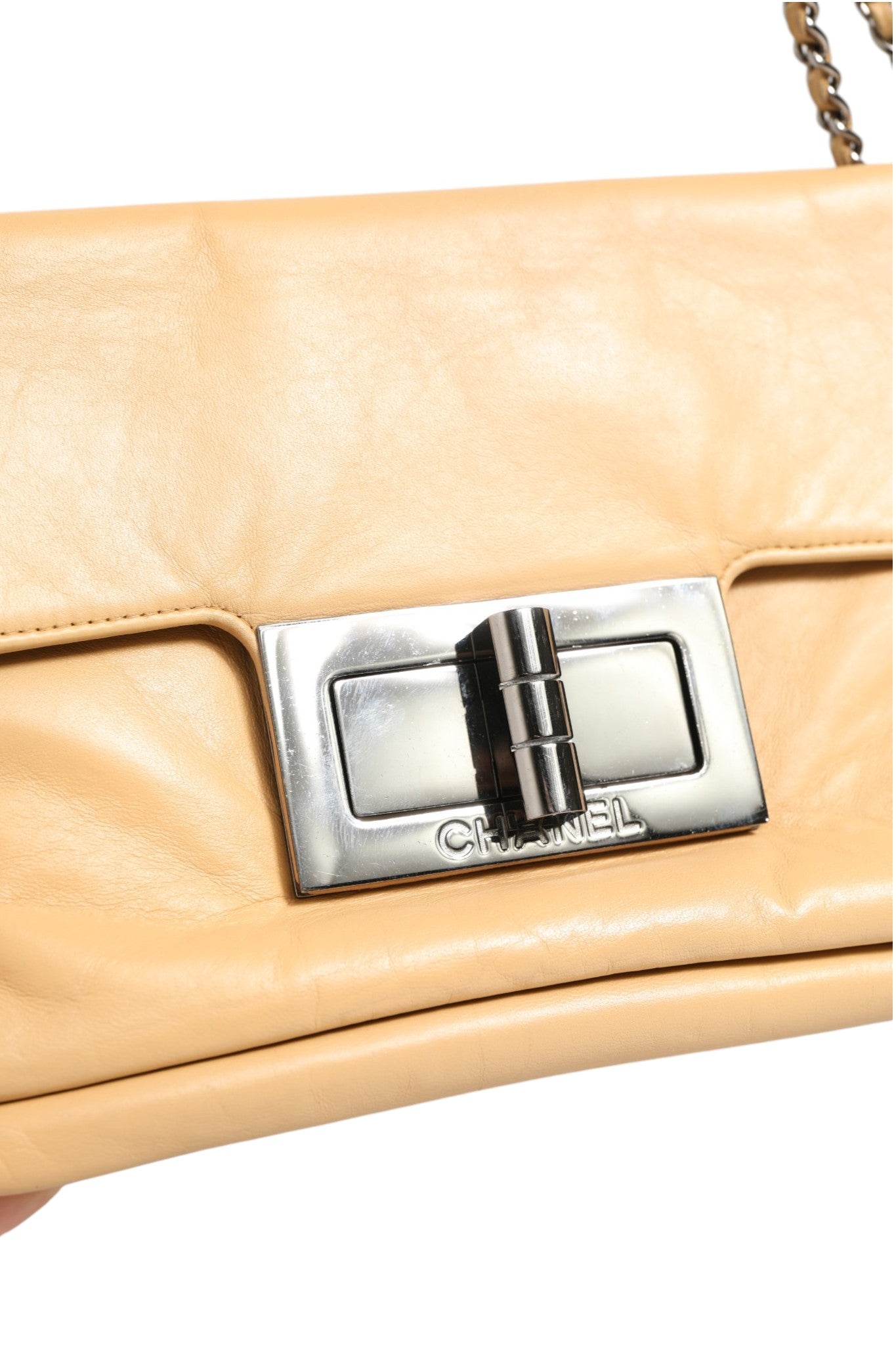 Sac à rabat Chanel Beige en agneau avec fermoir géant Mademoiselle Reissue