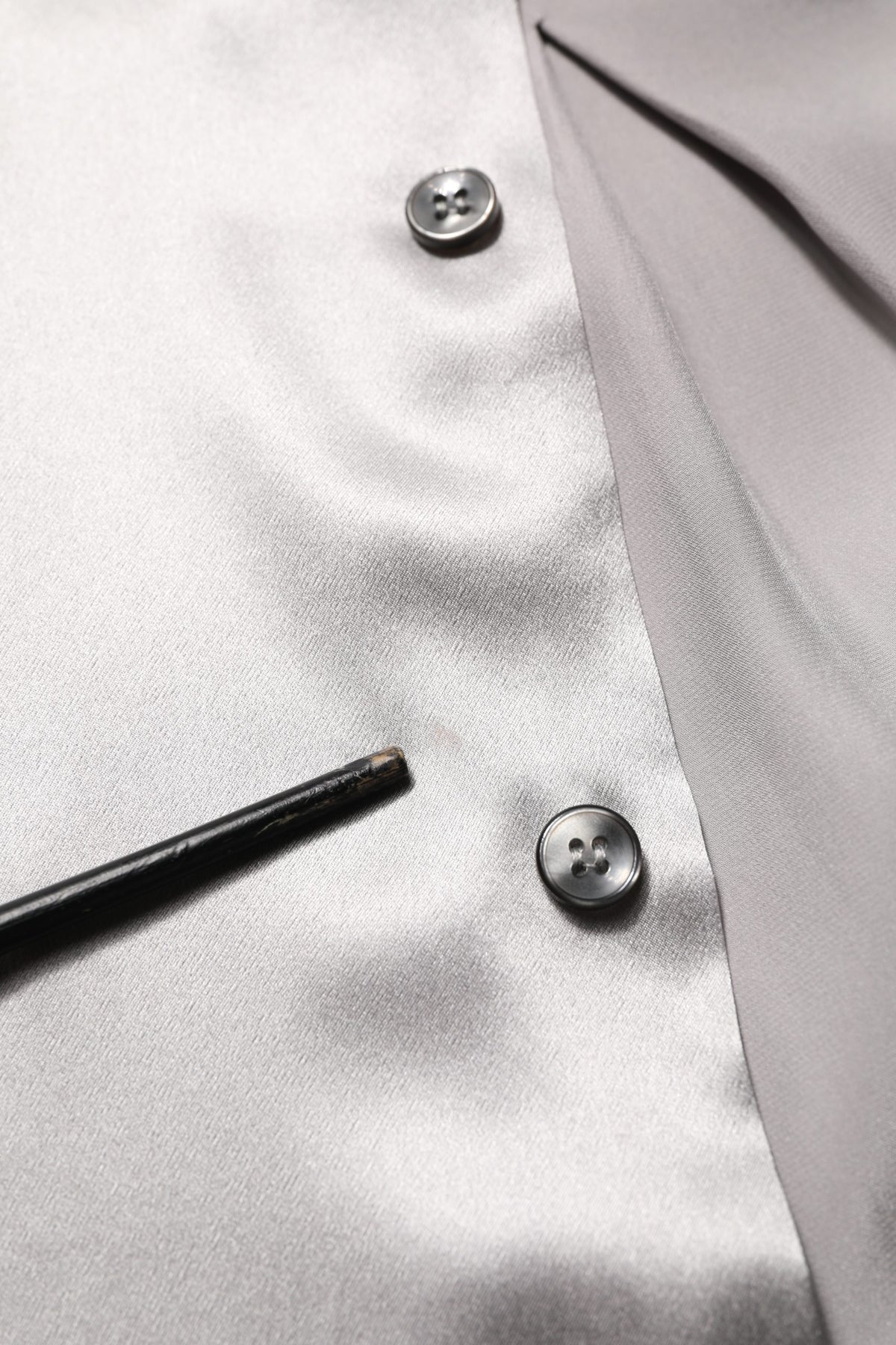 Dolce & Gabbana Formelles Hemd aus metallgrauer Satinseide