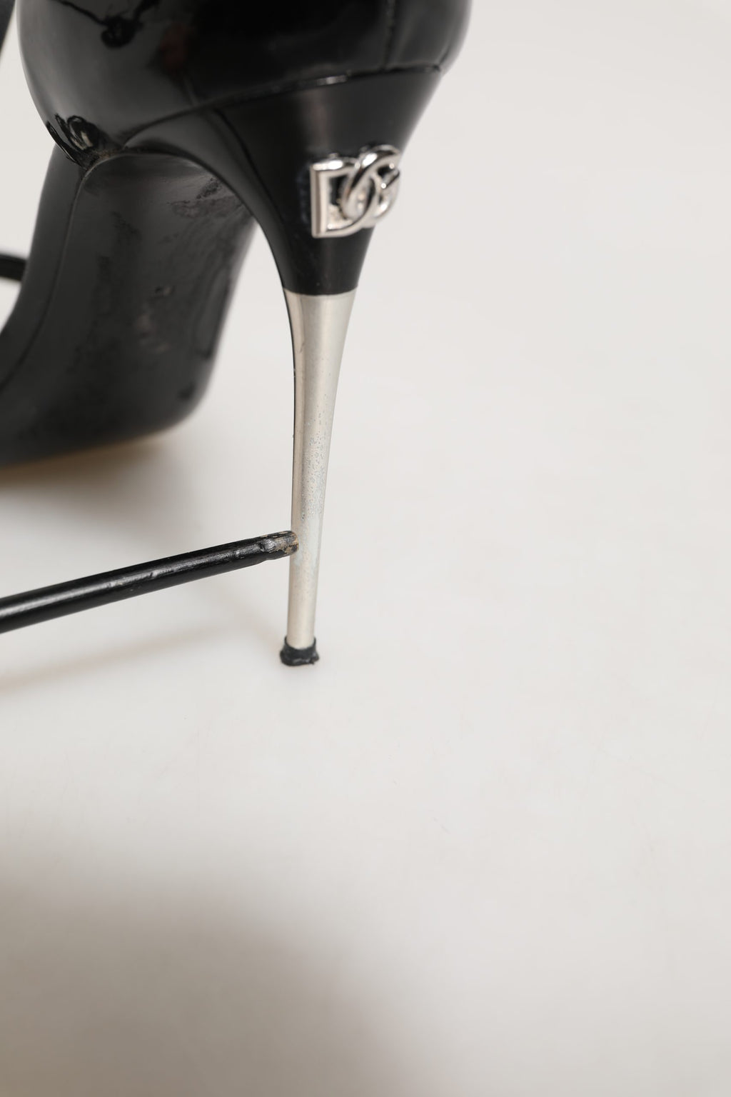 Chaussures Sandales à Talons Brides en T en Cuir Noir Dolce & Gabbana