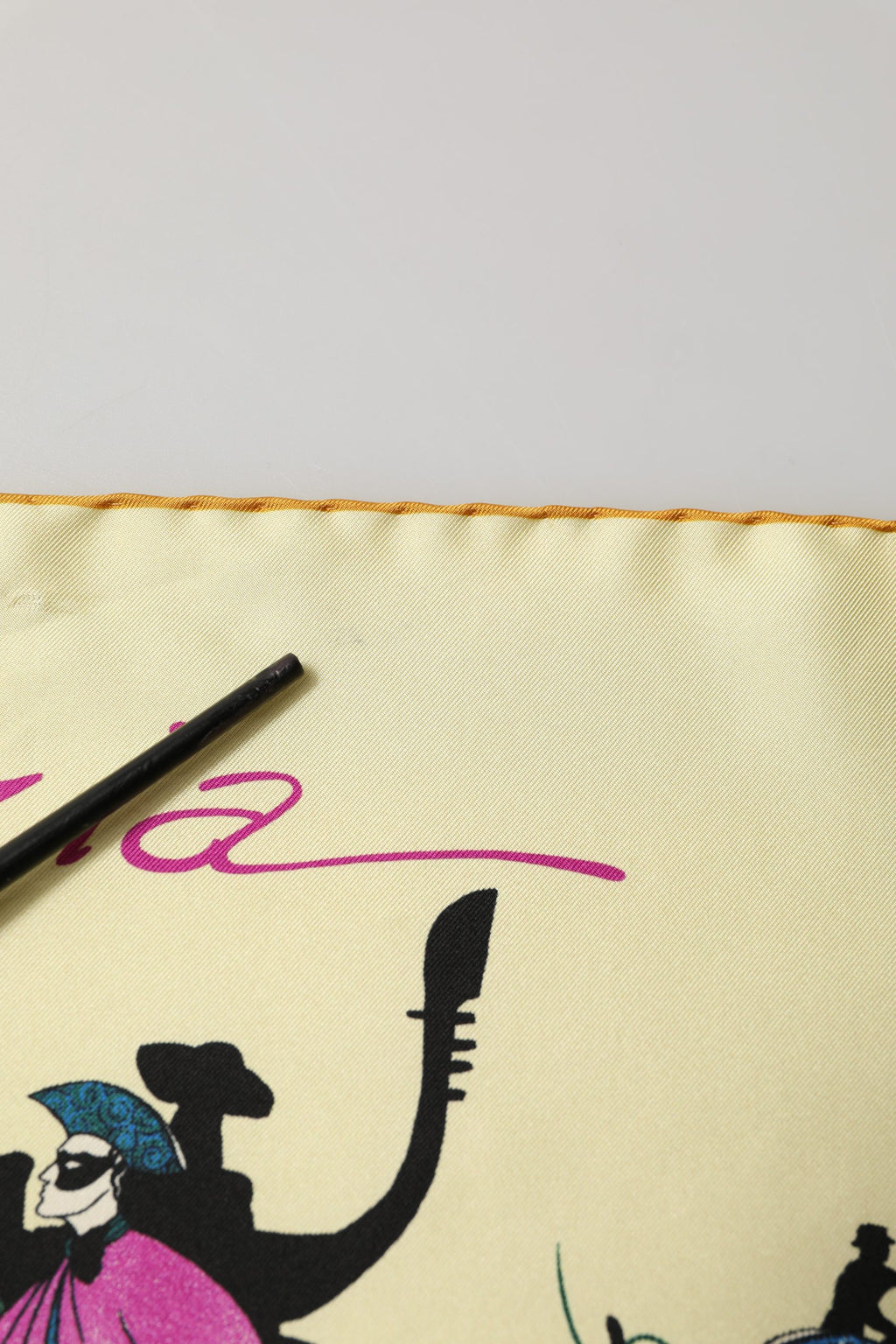 Dolce & Gabbana Seiden-Twill-Foulard „Venezia“ in Creme