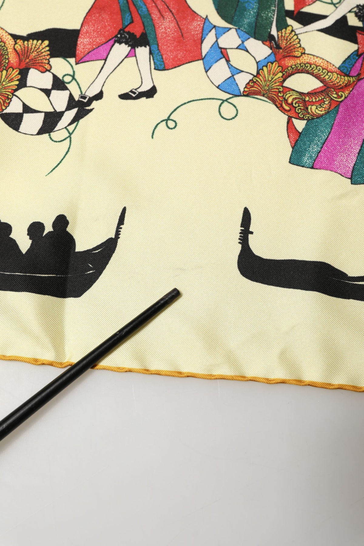 Dolce & Gabbana Seiden-Twill-Foulard „Venezia“ in Creme