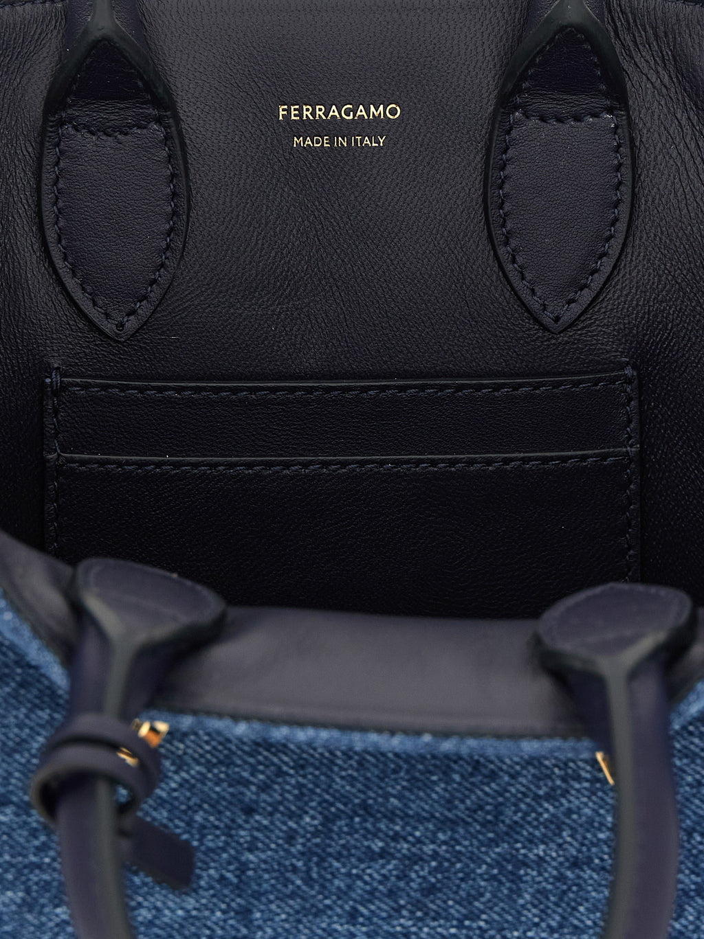 Ferragamo Handtasche aus blauem Stoff