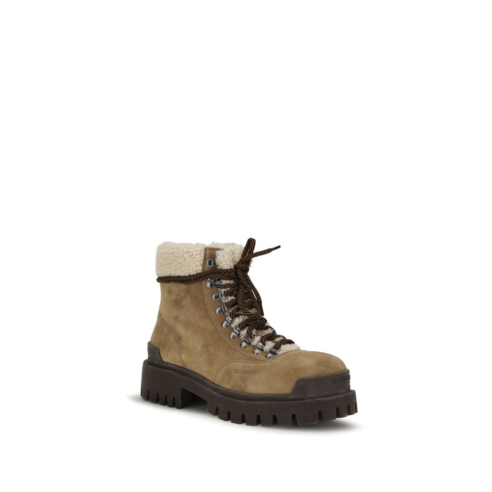 Balenciaga Schnürstiefel aus beigem Veloursleder