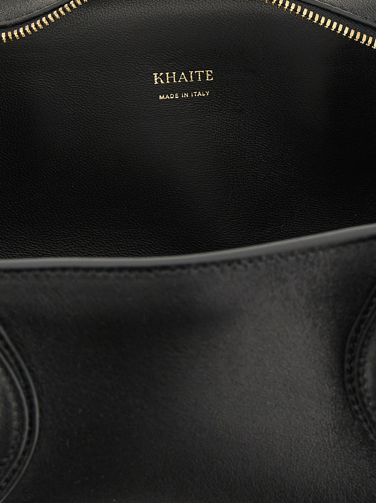 Khaite-Schultertasche aus schwarzem Lammleder